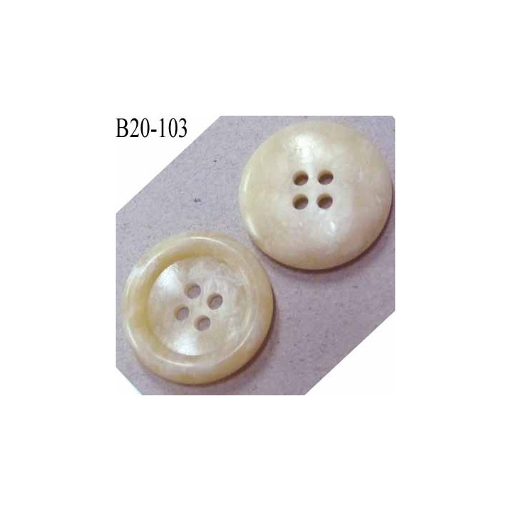 bouton 20 mm haut de gamme couleur écru légèrement beige 4 trous diamètre 20 millimètres