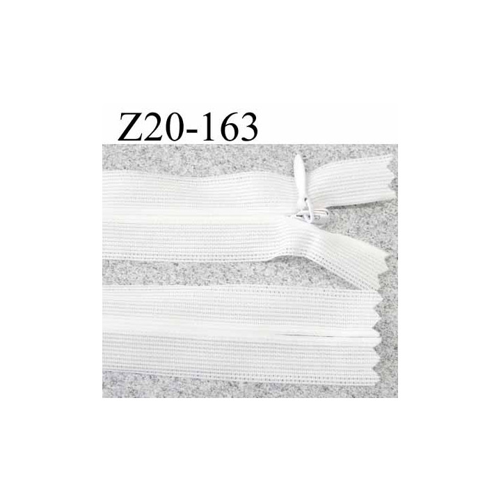 fermeture zip  invisible longueur 20 cm couleur blanc non séparable largeur 2.3 cm glissière nylon largeur  4 mm