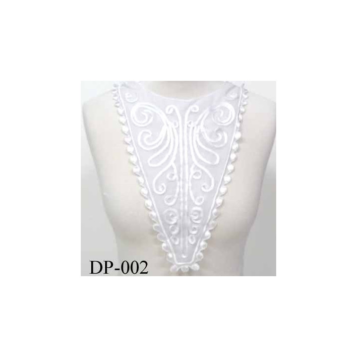 Devant  plastron col Superbe hauteur 40 cm largeur en haut 25 cm largeur en bas 5 cm brodé couleur  blanc