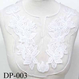 Devant  plastron Superbe hauteur 30 cm largeur en haut 32 cm largeur en bas 16 cm brodé couleur  blanc