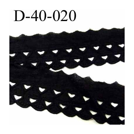 dentelle anglaise galon broderie très jolie coton couleur noir avec des formes de coeurs largeur 40 mm prix au mètre