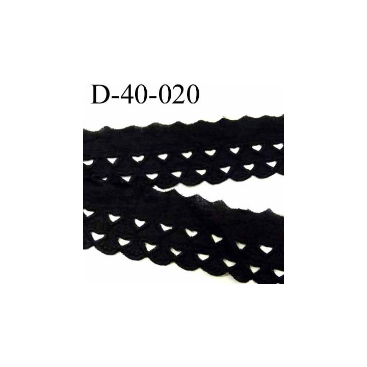 dentelle anglaise galon broderie très jolie coton couleur noir avec des formes de coeurs largeur 40 mm prix au mètre