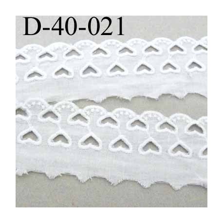 dentelle anglaise galon broderie très jolie 100% coton couleur blanc avec des formes de coeurs largeur 40 mm prix au mètre