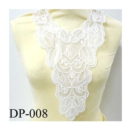 Devant plastron col avec sequins strass Superbe hauteur 45 cm largeur en haut 25 cm largeur en bas 8 cm couleur blanc