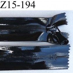 fermeture vinyl couleur noir brillant largeur 3.2 cm longueur 15 cm non séparable glissière nylon au dos largeur 6 mm