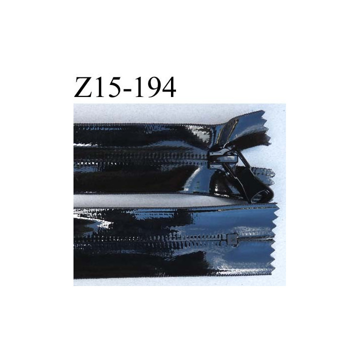 fermeture vinyl couleur noir brillant largeur 3.2 cm  longueur 15 cm non  séparable glissière nylon au dos largeur 6 mm