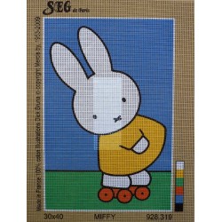 canevas 30X40 marque SEG PARIS thème miffy fait du patin à roulettes dimension 30 centimètres par 40 centimètres 100 % coton