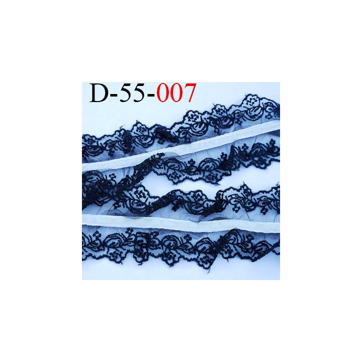 Dentelle noir largeur 55 mm synthétique  couleur noir froncé  avec ruban velours écru au centre  prix au mètre