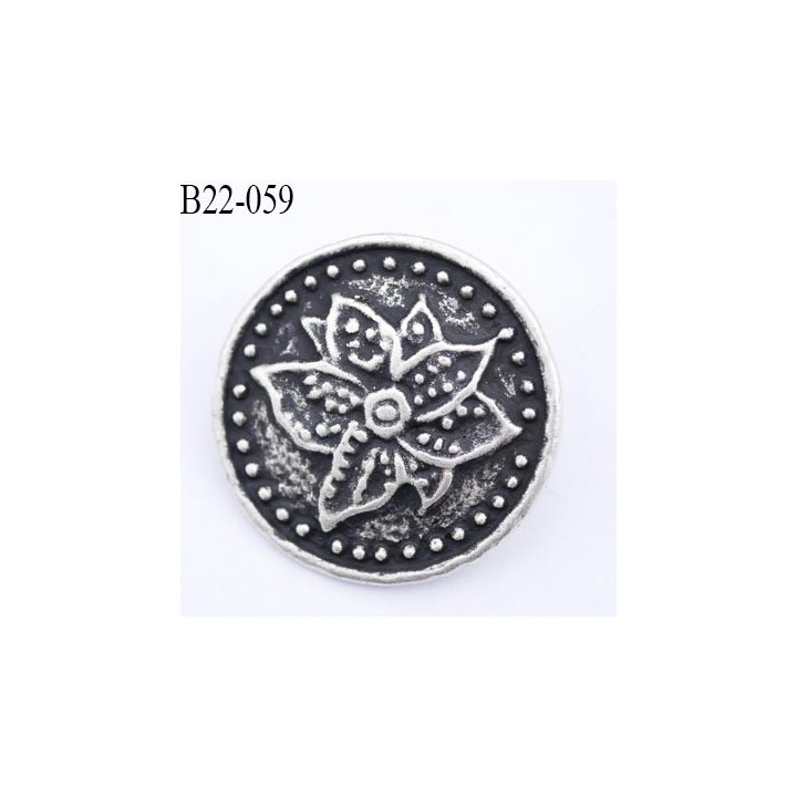 Bouton 22 mm en  métal style etain ancien et fond noir vraiment superbe accroche au dos anneau diamètre 22 mm