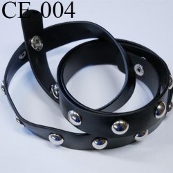 Ceinture tombante 105 cm façon cuir très jolie couleur noir avec rivets métal chromé largeur 20 mm épaisseur 2 mm