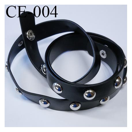 Ceinture 105 cm façon cuir très jolie couleur noir avec rivets métal chromé et pressions largeur 20 mm épaisseur 2 mm