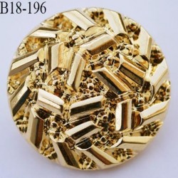 bouton 27 mm en pvc couleur doré or accroche au dos avec un anneau a diamètre 18 millimètres