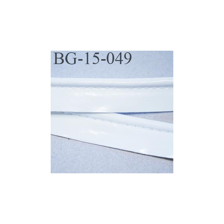 passe poil galon façon cuir  très agréable au touché largeur 15 mm couleur blanc brillant  prix au mètre