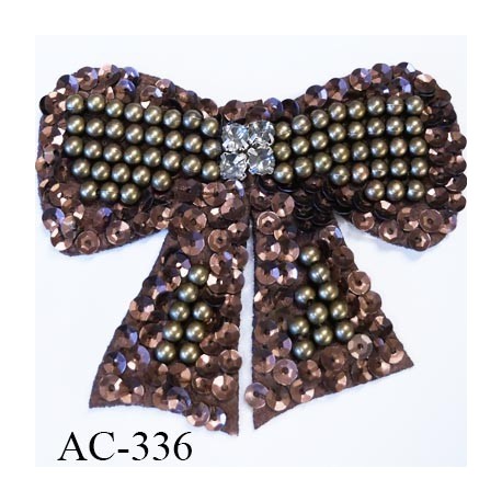 ornement applique écusson empiècement forme noeuds decoratifs bronze et cuivre avec perles et sequins et strass à coudre