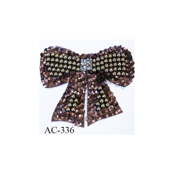 ornement applique écusson empiècement forme noeuds decoratifs bronze et cuivre avec perles et sequins et strass à coudre