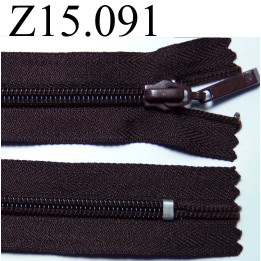 fermeture longueur 15 cm couleur  marron foncé non séparable zip nylon largeur 3 cm ,largeur du zip 5 mm 