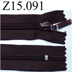 fermeture longueur 15 cm couleur marron foncé non séparable zip nylon largeur 3 cm ,largeur du zip 5 mm 