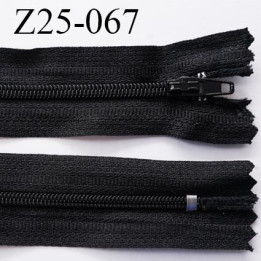 Fermeture zip à glissière noir longueur  25 cm largeur 2.8 cm non séparable glissière nylon largeur 4 mm prix a la pièce