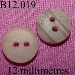 bouton 12 mm couleur marron clair uni d'une face et mabré veiné de l'autre face 2 trous diamètre 12 millimètres