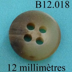 bouton 12 mm   couleur marron marbré mat des 2 faces 4 trous diamètre 12 millimètres