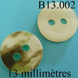 bouton 13 mm   couleur nacre mat sur une face et marbré vert kaki sur l'autre 2 trous diamètre 12 millimètres