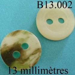 bouton 13 mm couleur nacre mat sur une face et marbré vert kaki sur l'autre 2 trous diamètre 13 millimètres