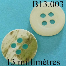 bouton 13 mm   couleur nacre mat sur une face et marbré vert kaki sur l'autre 4 trous diamètre 12 millimètres