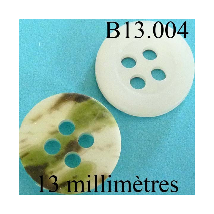 bouton 13 mm   couleur blanc nacre mat sur une face et marbré vert kaki sur l'autre 4 trous diamètre 12 millimètres