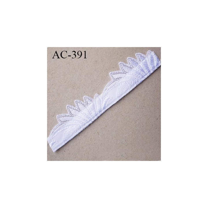 Décor ornement de lingerie ou bretelle ou autre couleur blanc lumineux très très joli longueur 15.5 cm hauteur 32 mm