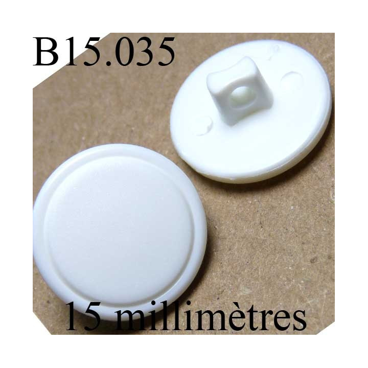 bouton 15 mm couleur blanc mat a l'intérieur et brillant sur l'extérieur  accroche avec un anneau  diamètre 15 millimètres