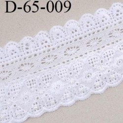 Dentelle crochet 65 mm coton couleur blanc avec bande ecru de 15 mm et petites perles largeur 65 mm prix au mètre