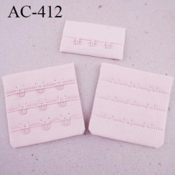 Agrafe attache 55 mm de soutien gorge 3 rangés 3 crochets largeur 50 mm hauteur 53 mm couleur rose pétale