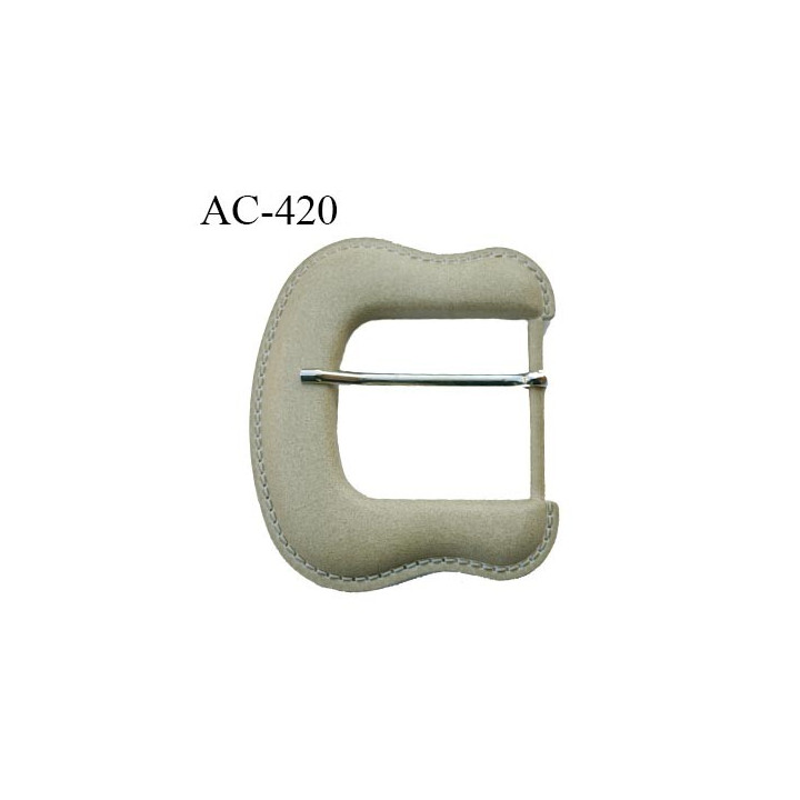 Boucle 11 cm façon cuir couleur creme avec ardillon hauteur 115 mm largeur 110 mm