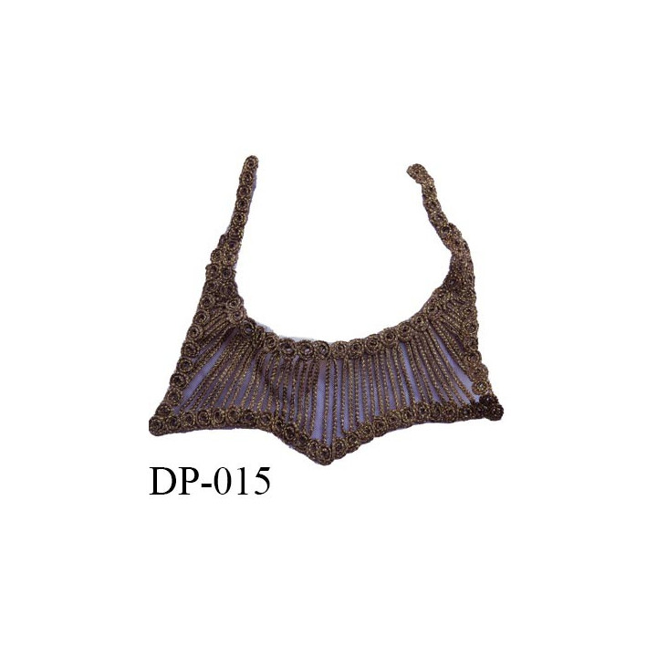 Devant plastron hauteur 24.5 cm couleur marron foncé avec effet brillant vieux or hauteur 24.5 cm et largeur 27.5 cm