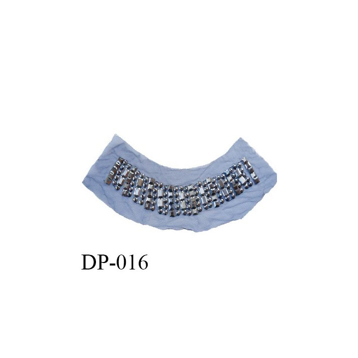 Destockage devant plastron 11.5 cm couleur noir avec strass défaut d'aspect hauteur 11.5 cm largeur 43.5 cm