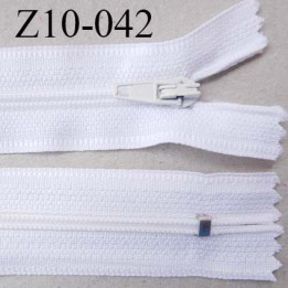 fermeture zip longueur 10 cm couleur blanc non séparable largeur 2.4 cm glissière nylon largeur  4 mm
