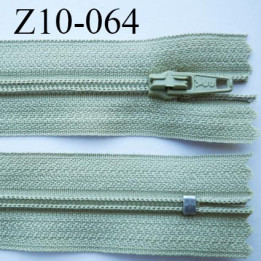 fermeture zip longueur 10 cm vert kaki clair non séparable largeur 2.4 cm glissière nylon largeur  4 mm