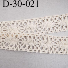 dentelle  28 mm crochet  ancienne en coton largeur 28 mm couleur écru provient d'une vieille mercerie parisienne prix au mètre