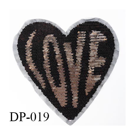 Devant plastron coeur inscription love avec sequins strass Superbe couleur noir et chromé hauteur 23 cm largeur 22 cm largeur