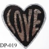 Devant plastron coeur inscription love avec sequins strass Superbe couleur noir et chromé hauteur 23 cm largeur 22 cm largeur