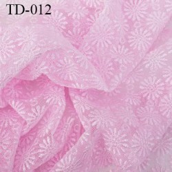 dentelle brodé  sur tulle  couleur rose très haut de gamme largeur 145 cm  prix pour 10 centimètres