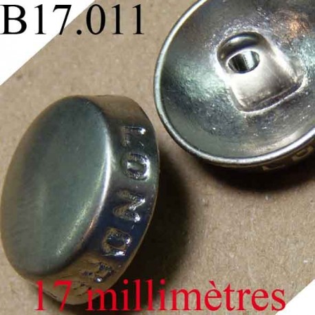 bouton 17 mm en métal doré inscription en relièf paris londre milan accroche avec un anneau diamètre 17 millimètres