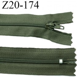 fermeture zip longueur 20 cm couleur vert kaki non séparable largeur 2.4 cm glissière nylon largeur  4 mm