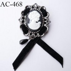 broche en métal couleur acier style camé ancien 50 mm X 35 mm couleur blanc et noir