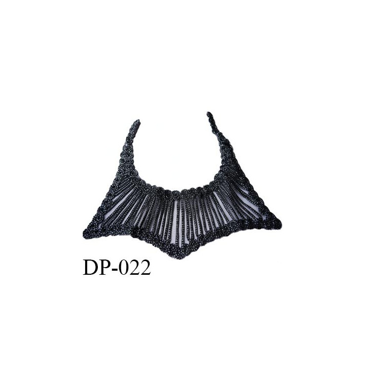 Devant plastron hauteur 24 cm couleur noir avec effet brillant argent hauteur 24 cm et largeur 30 cm