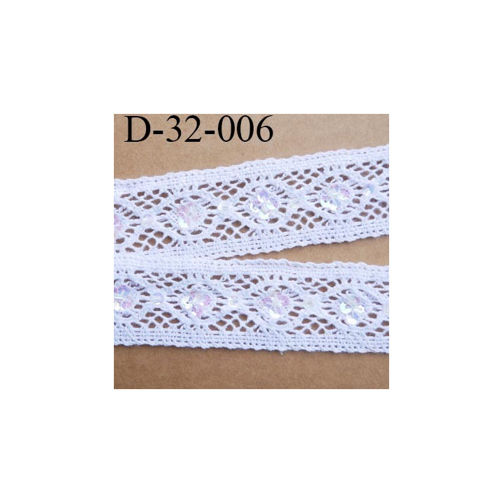 dentelle 32 mm crochet ancienne en coton largeur 30 mm couleur blanc  avec des sequins  prix au mètre