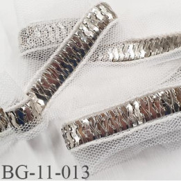 ruban  galon  métal 11 mm  chromé brillant très souple superbe monté sur tule blanc largeur total 40 mm prix au mètre