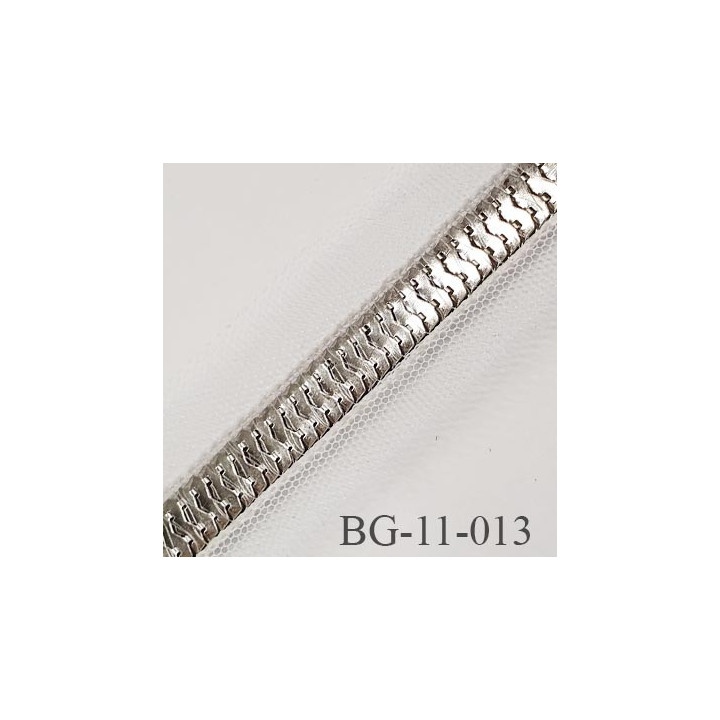ruban  galon  métal 11 mm  chromé brillant très souple superbe monté sur tule blanc largeur total 40 mm prix au mètre