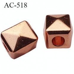 arrêt cordon métal couleur cuivre cube pointe de diamant largeur hauteur 12 mm trou pour passage du cordon 5 mm de diamètre