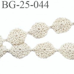 galon ruban largeur 25 mm petites fleurs crochet couleur écru très jolie prix du mètre